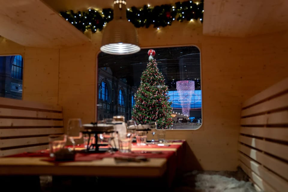 Set table in the Parsennbahn Fondue-Express at Polarzauber
